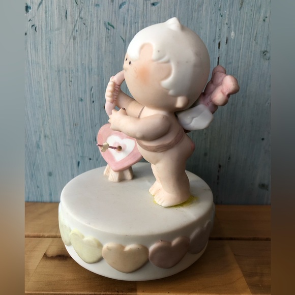 Cute Cupid music box with his little bow & arrow and a ♥️ on his little behind - Picture 9 of 9